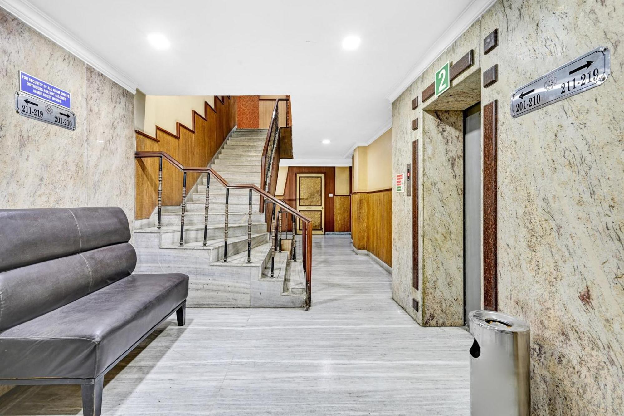 Super Townhouse Oak Hotel Belsons Taj Mahal سيكَندراباد المظهر الخارجي الصورة